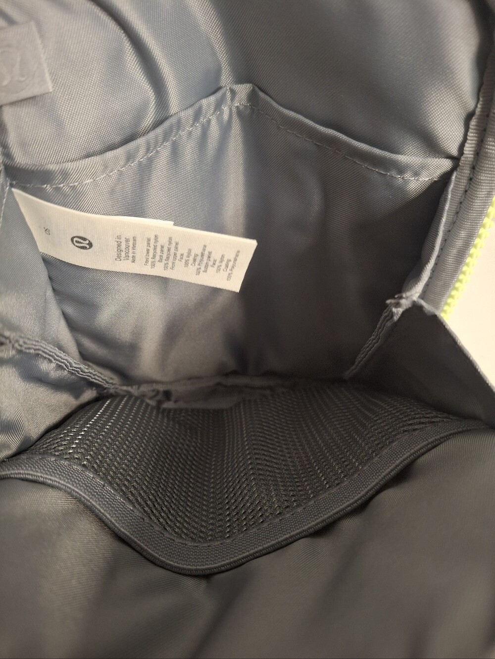 lululemon Easy Access Crossbody Bag 1.5L Gray White Neon Lime NWOT - Picture 3 of 3